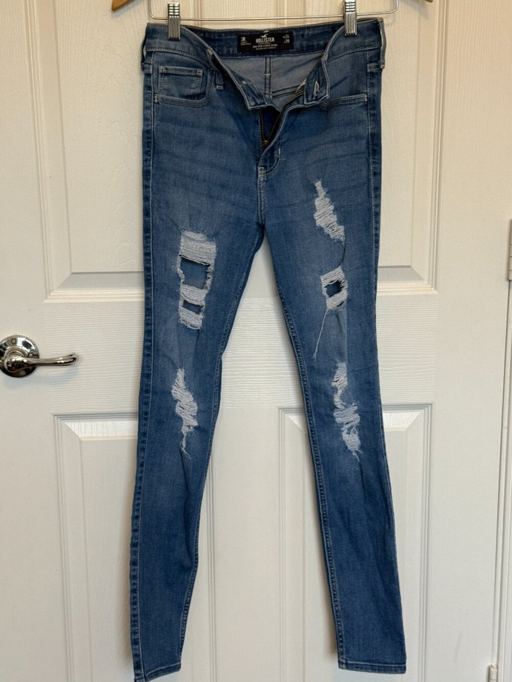 Hollister High-Rise Super Skinny Distressed Jeans – Size 26 x 29
